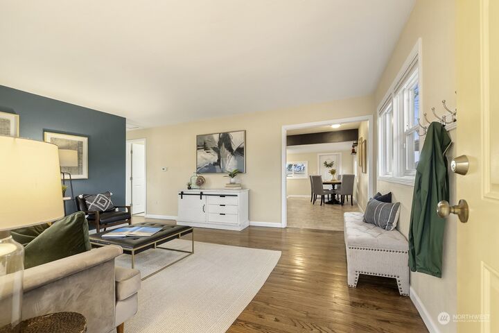 Property Photo:  807 Edmonds Avenue NE  WA 98056 