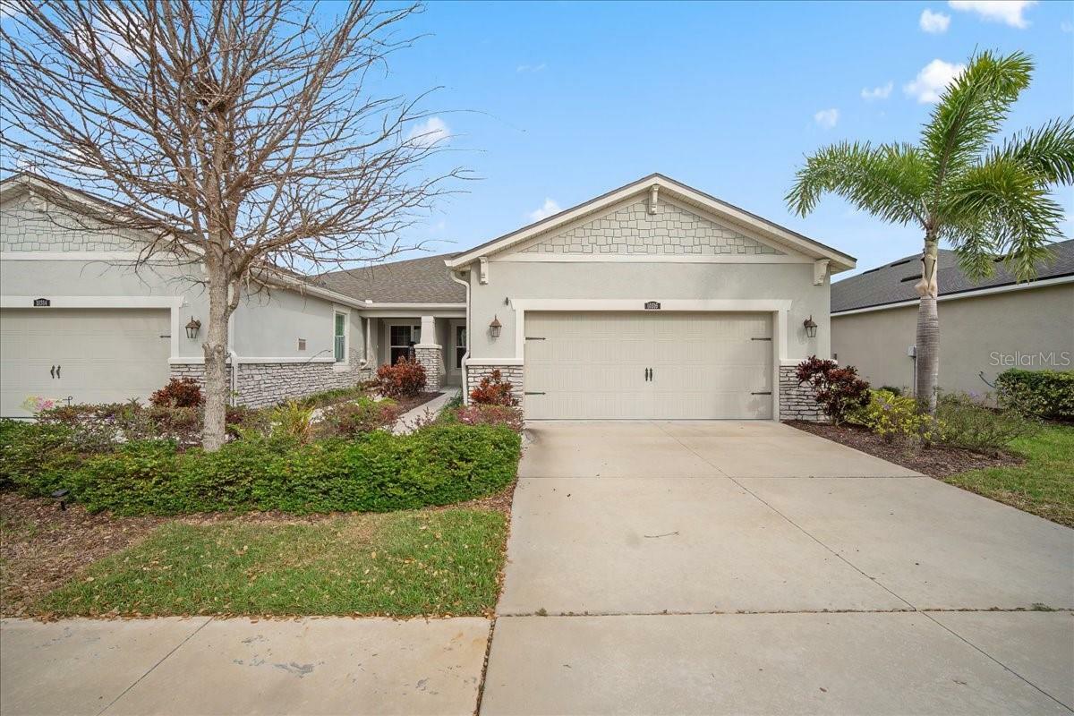 Property Photo:  10316 Planer Picket Drive  FL 33569 