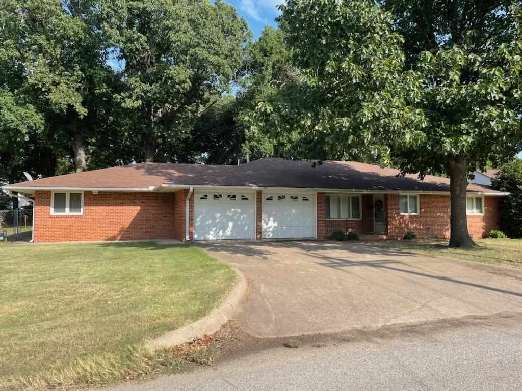 Property Photo:  308 S Cedar  OK 74647 