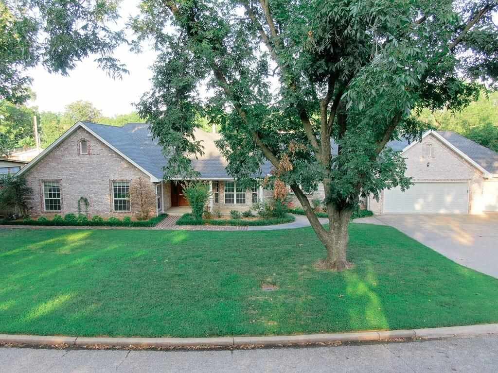 Property Photo:  105 Hillside Ave  OK 74601 
