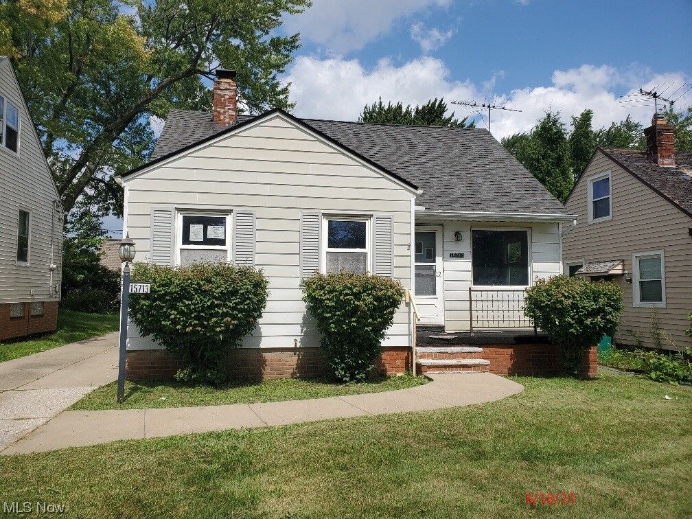 Property Photo:  15713 Maplewood  OH 44137 