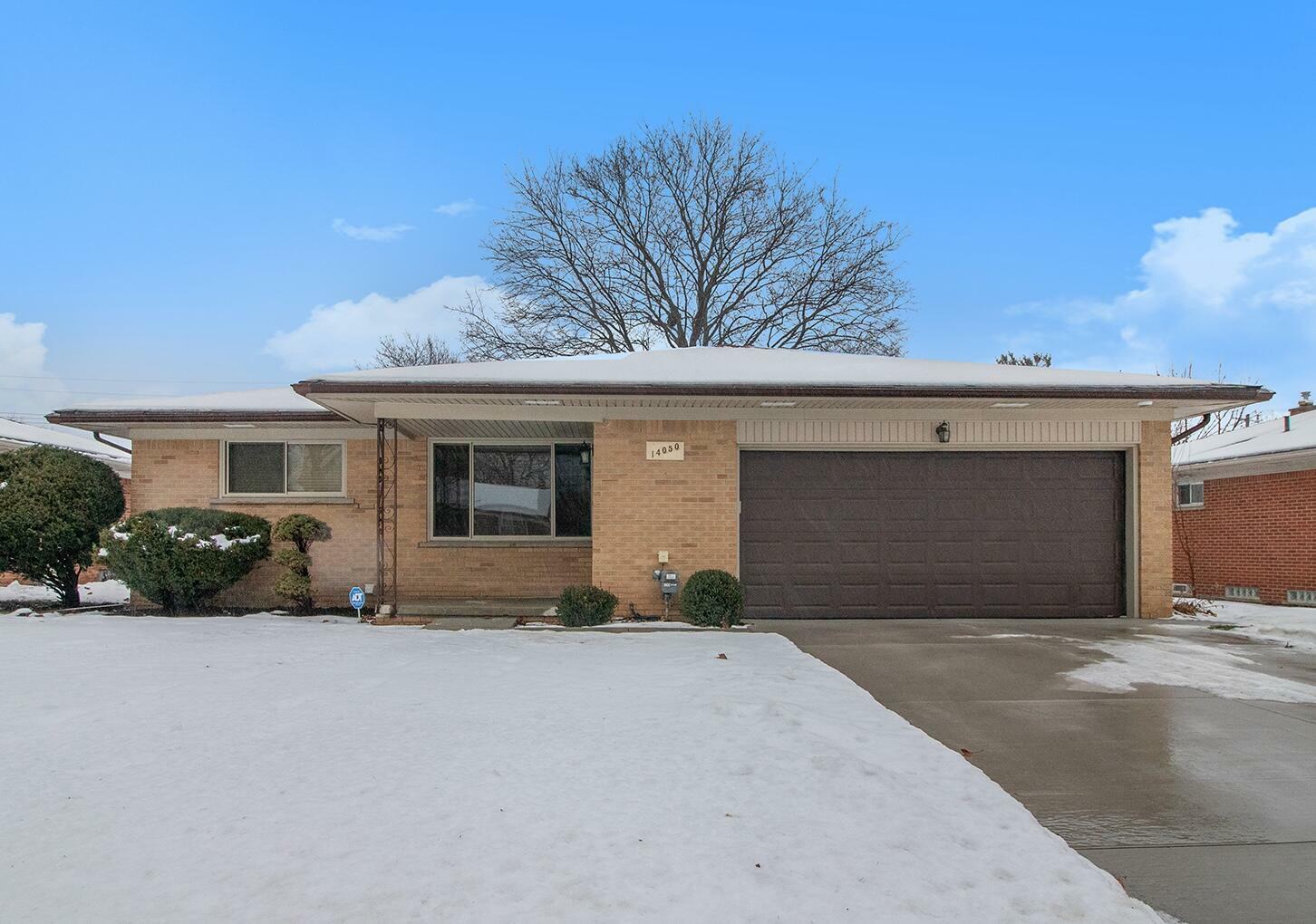 Property Photo: 14050 Lyons Street MI 48154