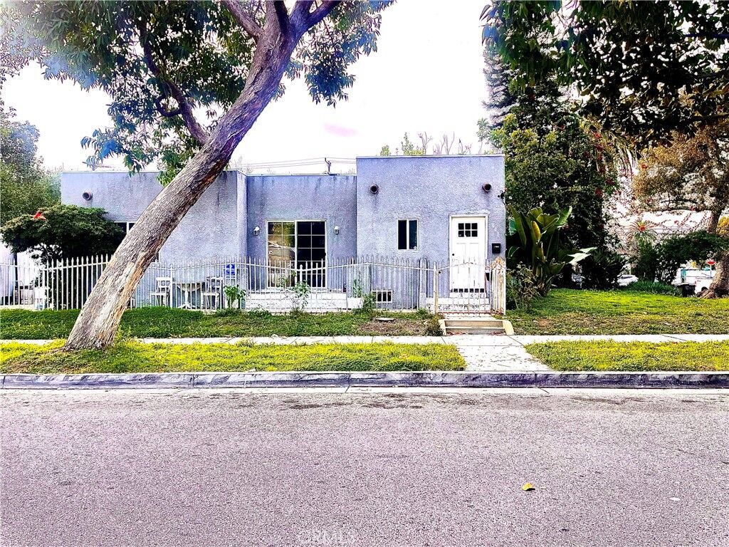 Property Photo:  354 W Acacia Avenue  CA 91204 