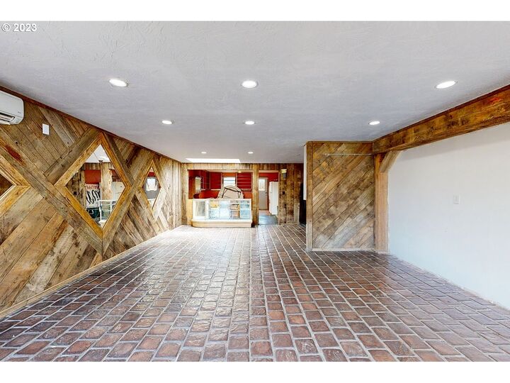Property Photo:  101 W Broadway Ave  OR 97862 
