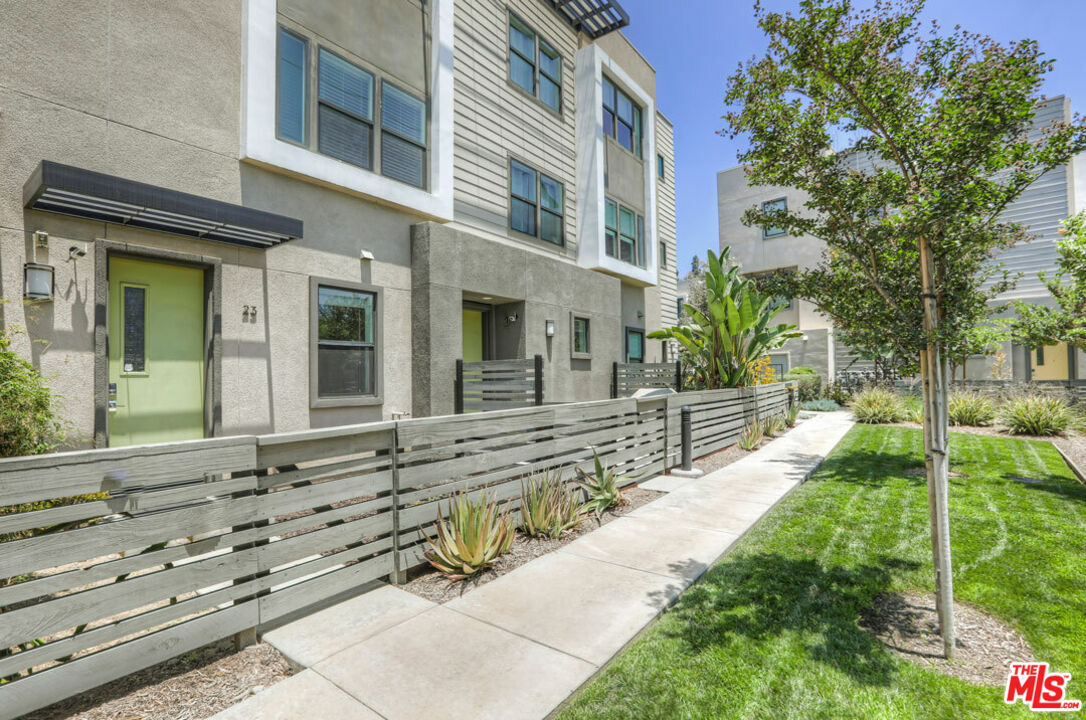 Property Photo:  3901   Eagle Rock Blvd 23  CA 90065 