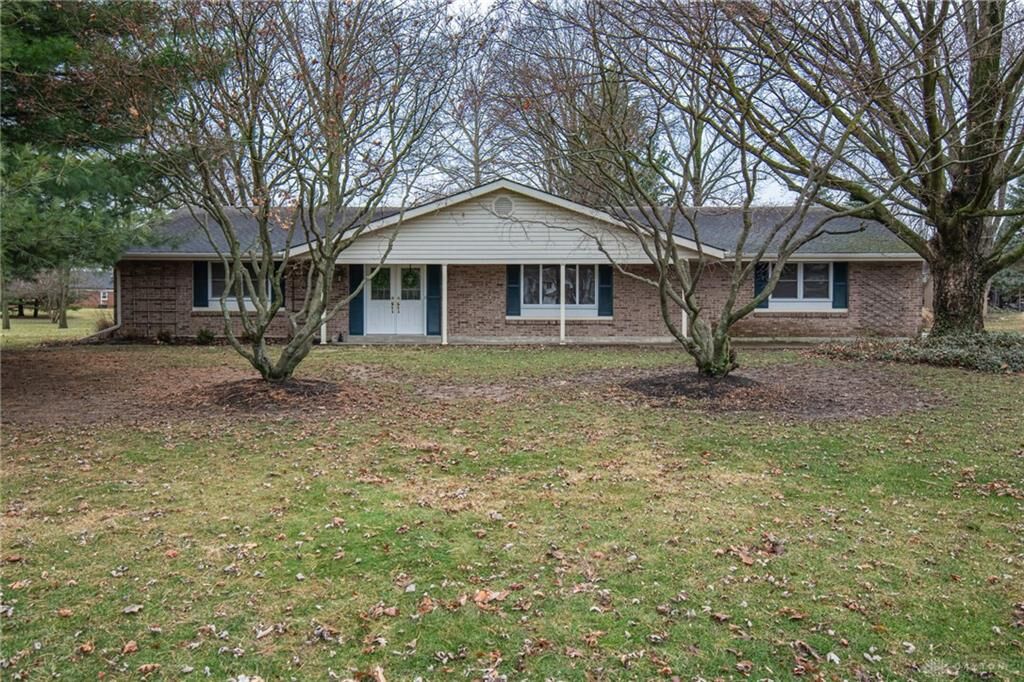 Property Photo: 5501 Knollcrest Court OH 45429