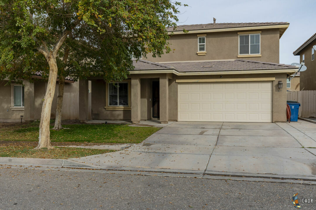 Property Photo:  617   Sheffield Dr  CA 92251 