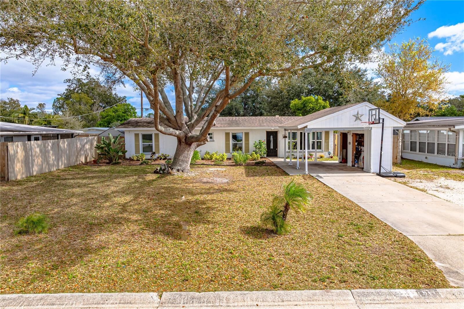 Property Photo:  3937 Chaucer Lane  FL 34241 