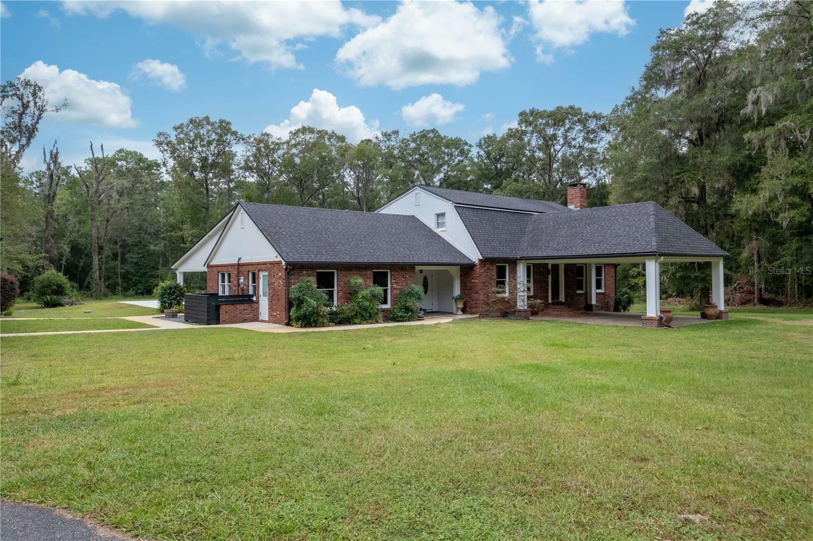 Property Photo: 14101 Millhopper Road FL 32653