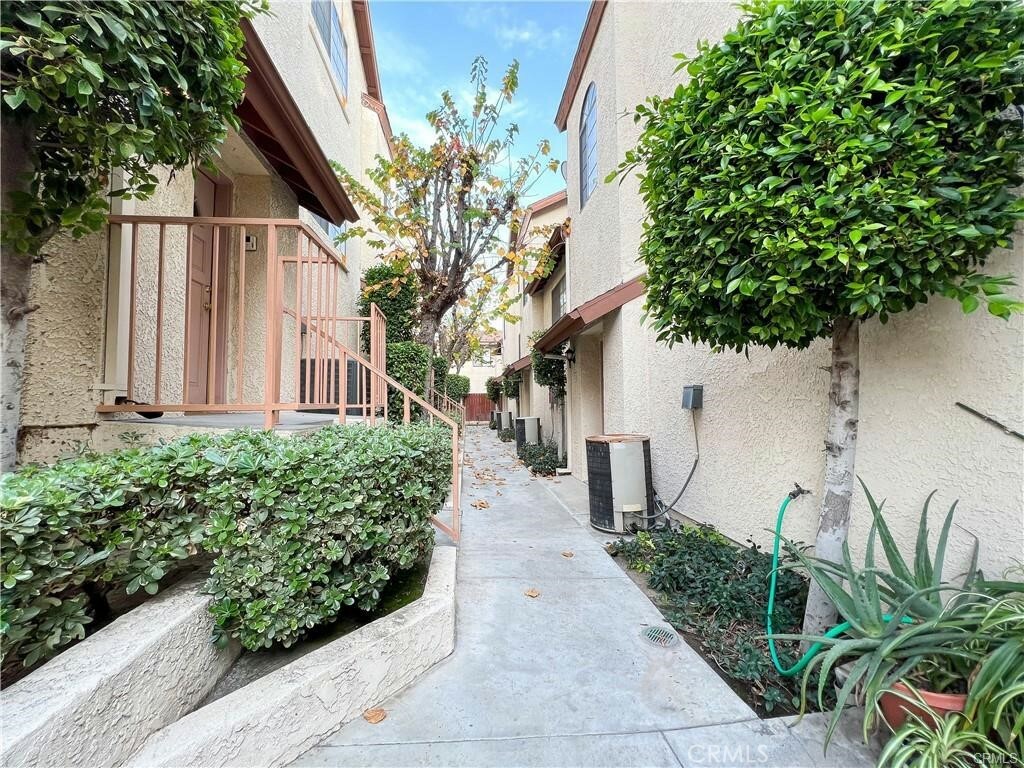 Property Photo:  12711 Hadley Street 6  CA 90601 