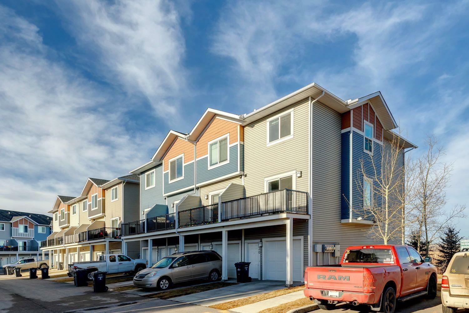 Property Photo: 28 Stonehouse Crescent NW AB T1V 0G4