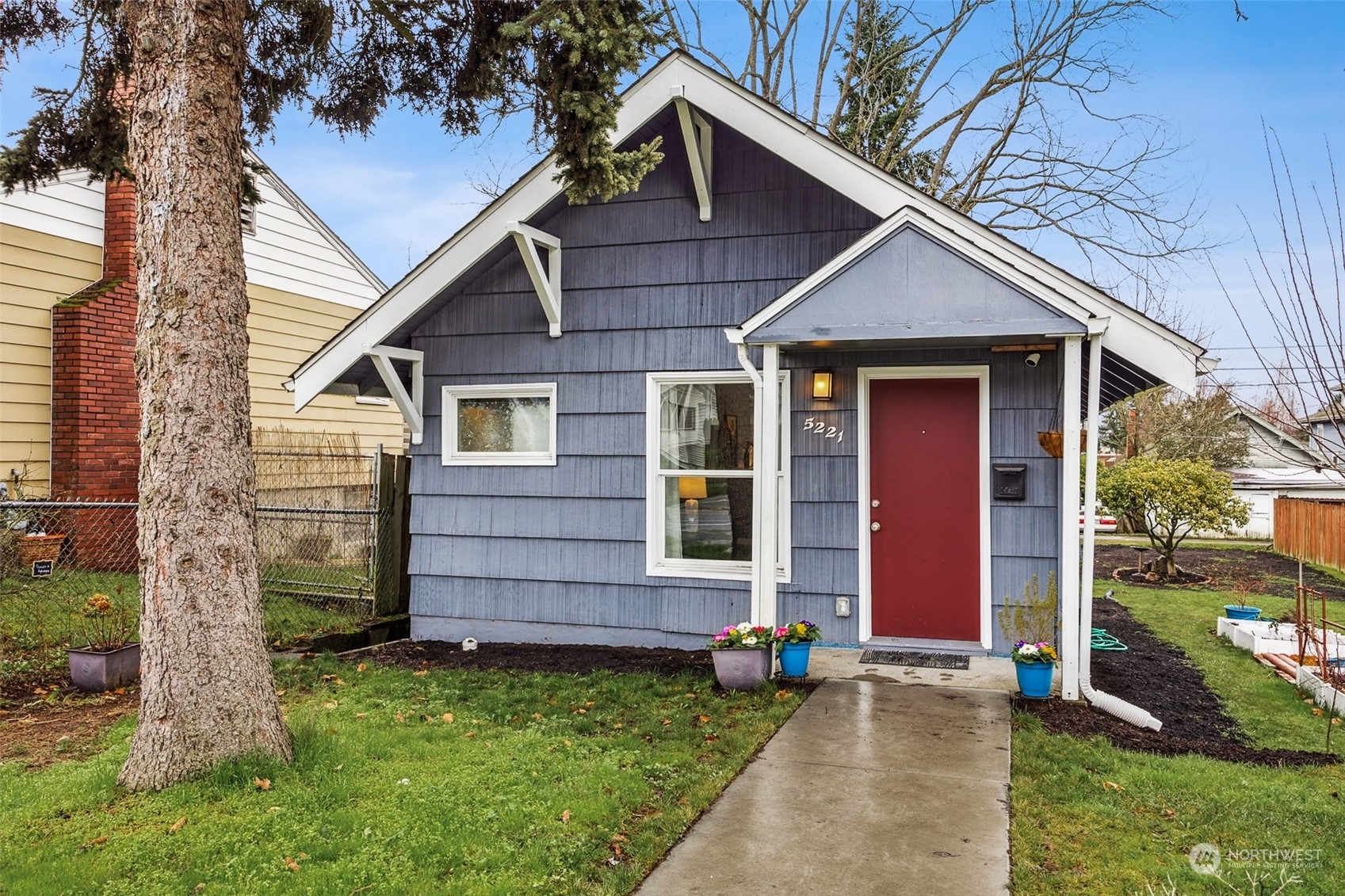 Property Photo:  5221 S Yakima Avenue  WA 98408 