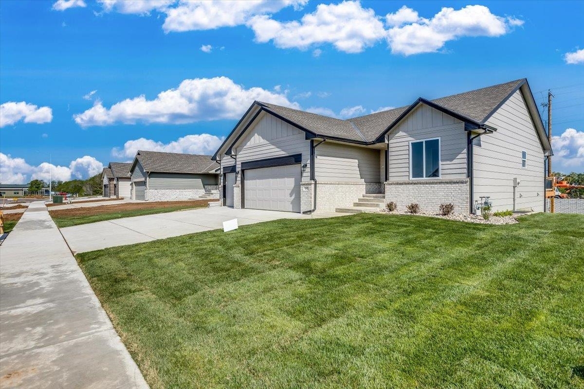 Property Photo:  212 Ripley Ct  KS 67037 