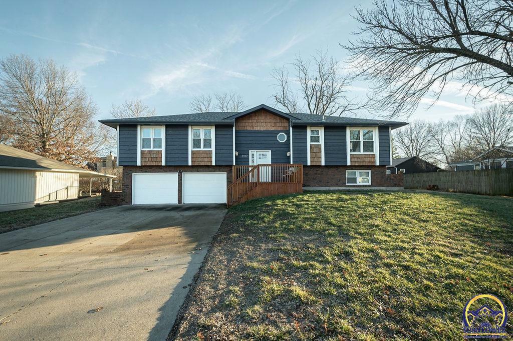 Property Photo:  3907 SE 30th Ter  KS 66605 