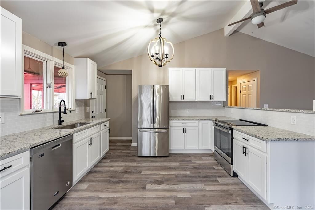 Property Photo:  7 Sycamore Road  CT 06357 