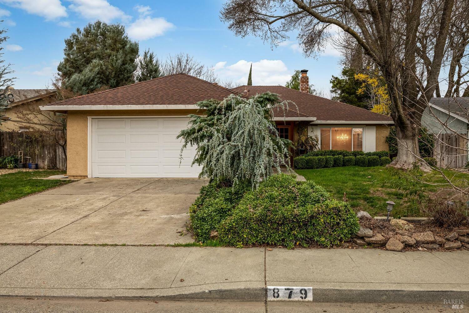 Property Photo:  879 Arbor Oaks Drive  CA 95687 