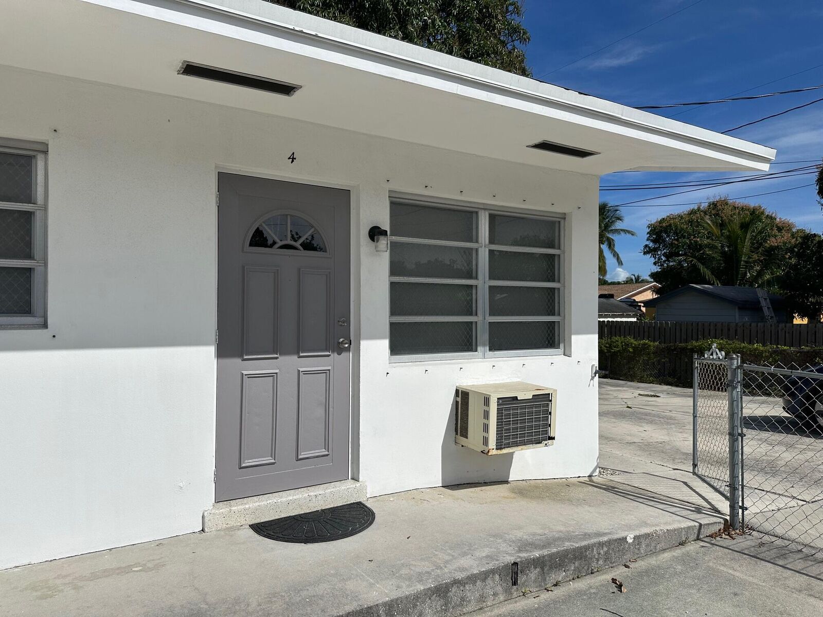 Property Photo: 932 S B Street 4 FL 33460