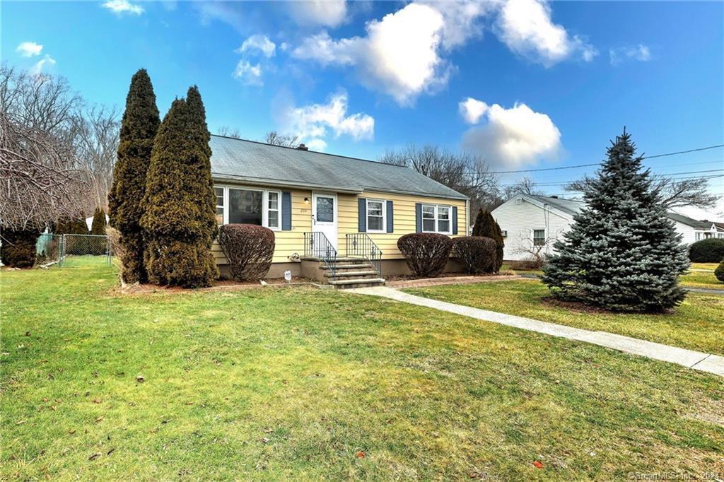 Property Photo:  204 Crestview Drive  CT 06606 