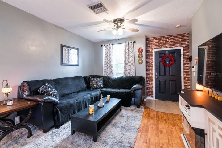 Property Photo:  1533 Blue Magnolia Road  FL 33510 
