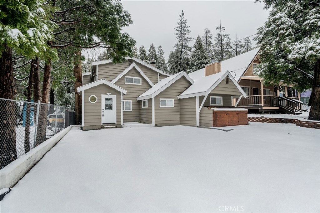 Property Photo:  707 Rocky Loop  CA 92325 