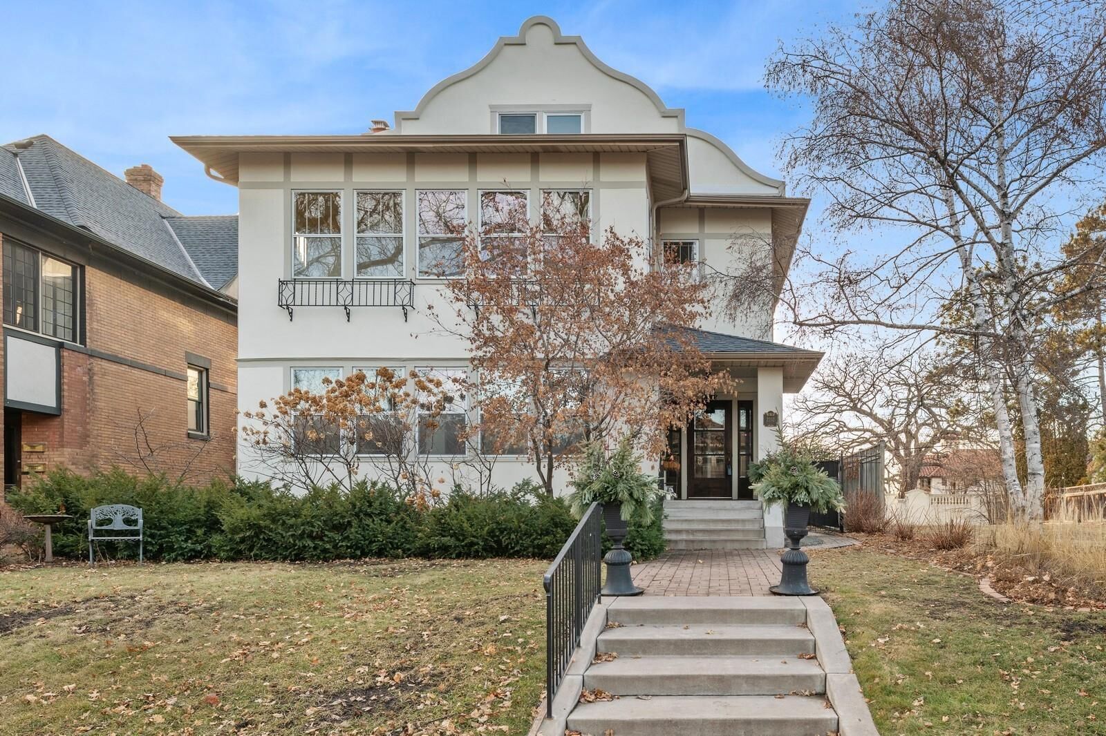 Property Photo:  2212 Irving Avenue S  MN 55405 