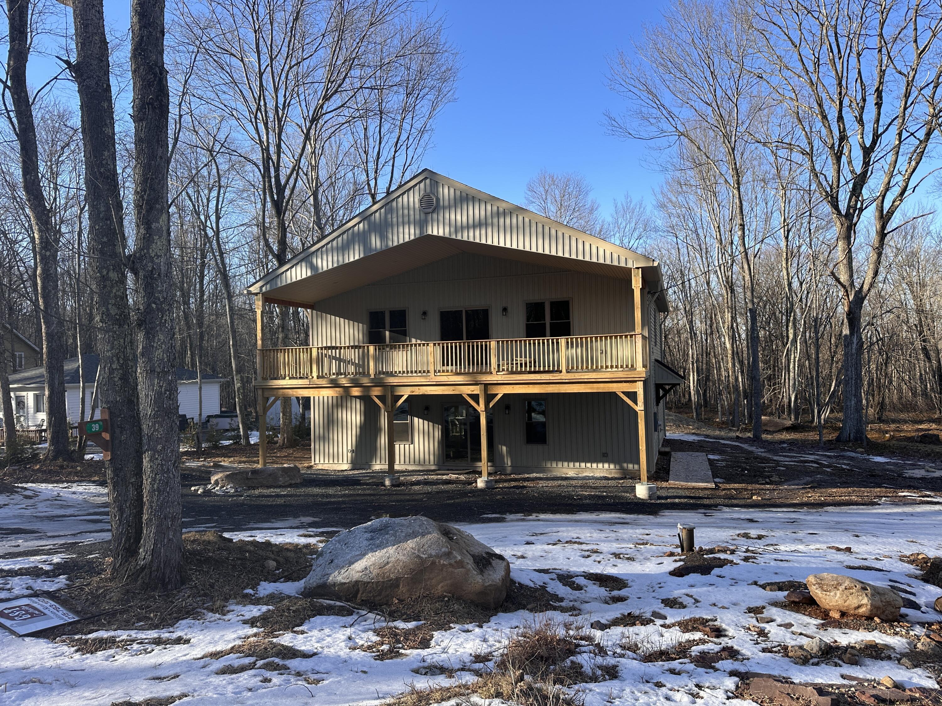 Property Photo: 39 Wolf Way PA 18661