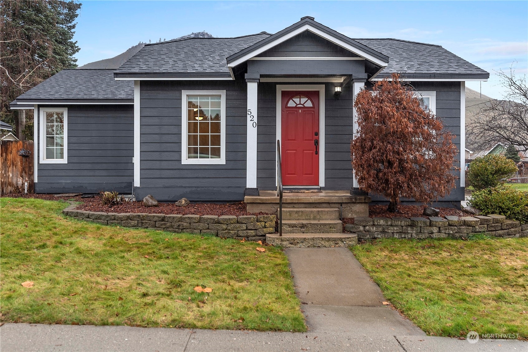 Property Photo:  520 S Western Avenue  WA 98801 