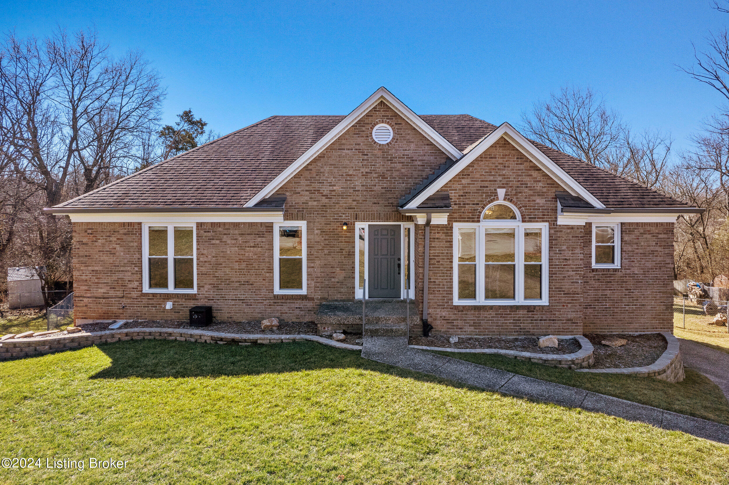 Property Photo:  2711 Trumpetvine Rd  KY 40220 