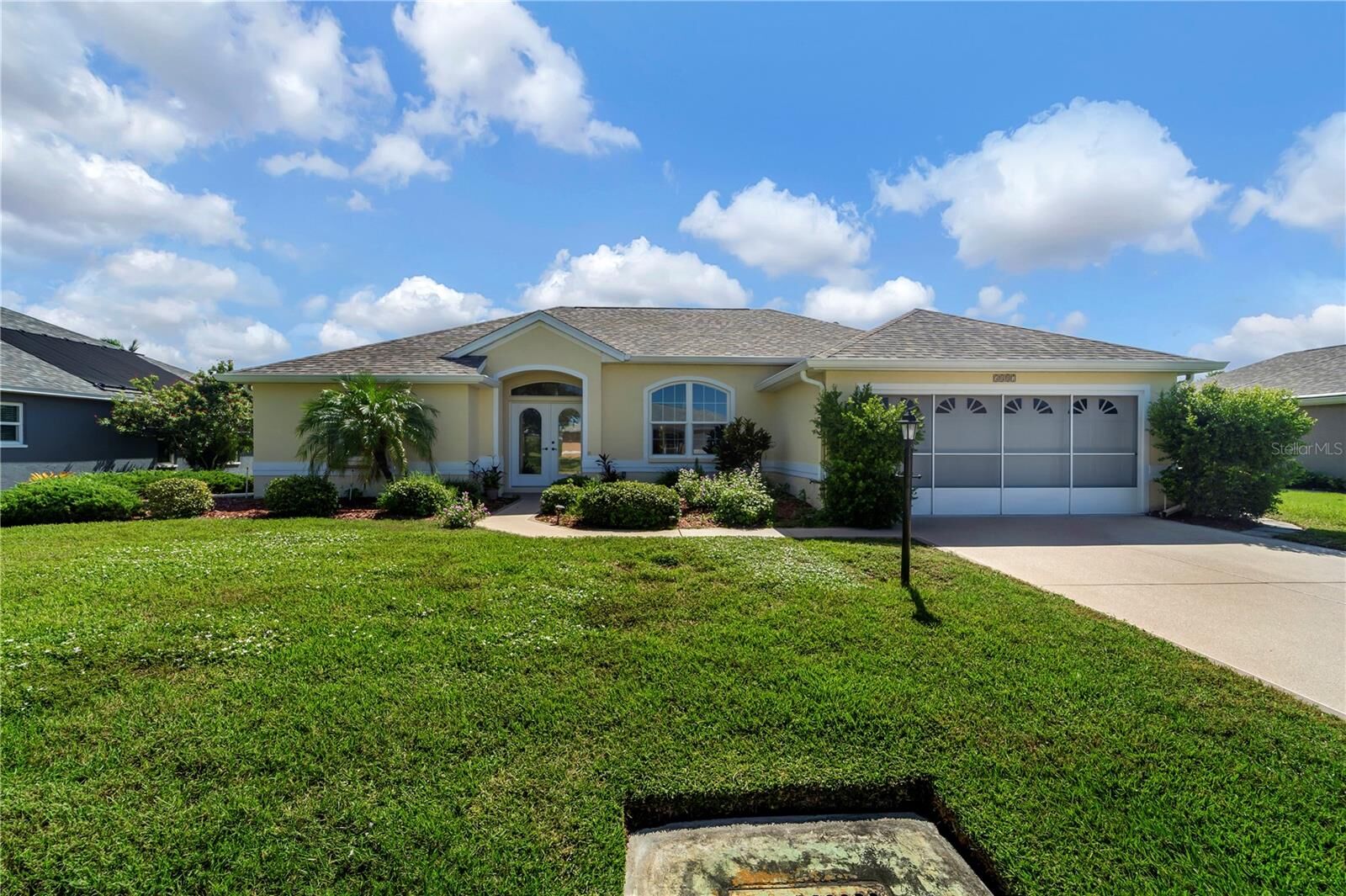 Property Photo: 5887 Cleveland Road FL 34293