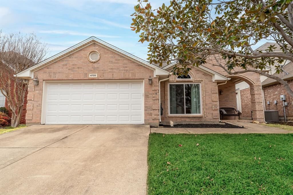 Property Photo:  4705 Alexandra Court  TX 76244 