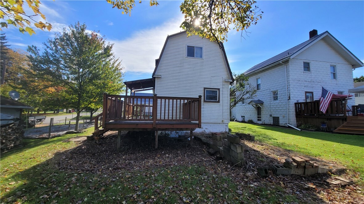 Property Photo:  1447 5th St  PA 15065 