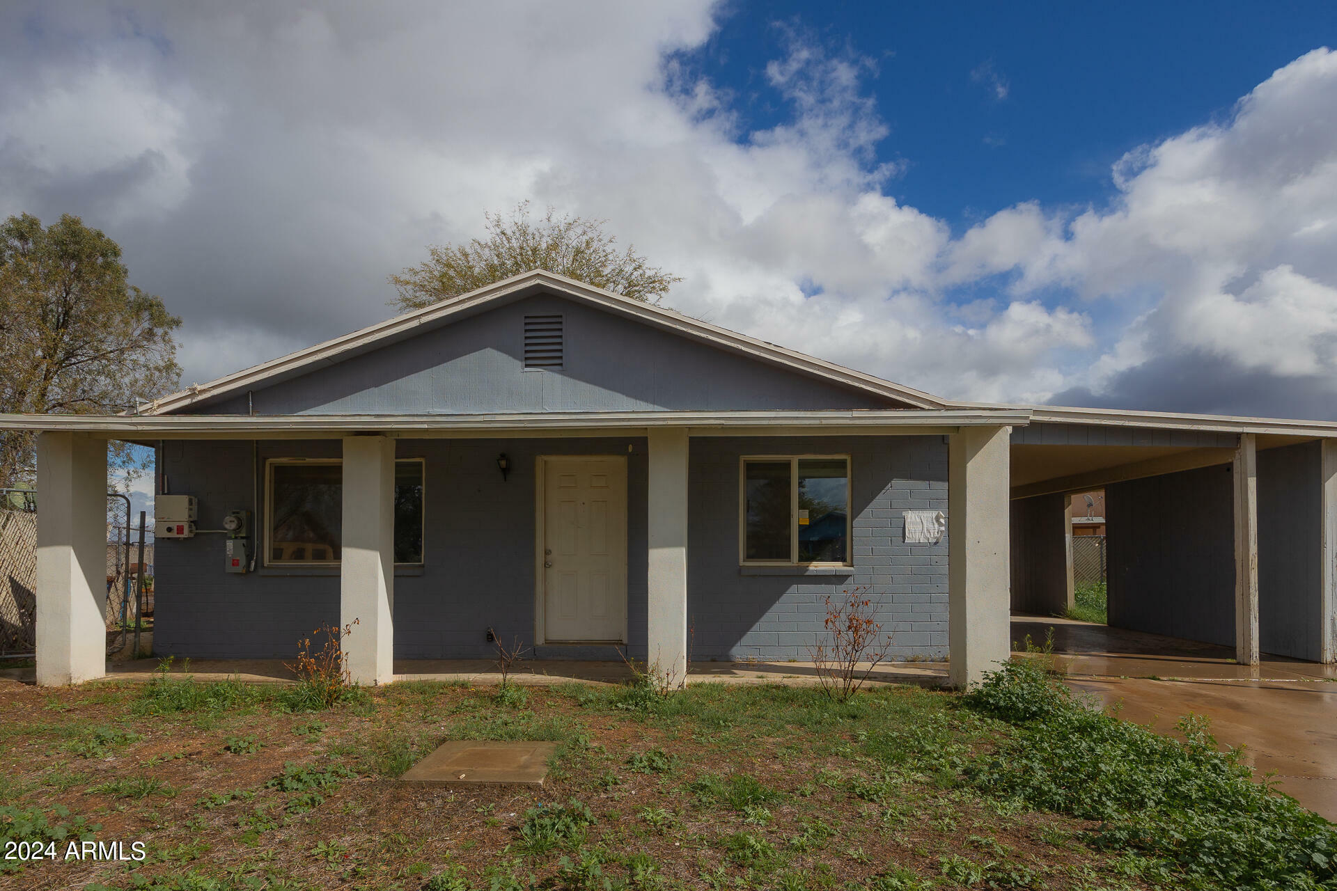 Property Photo: 102 W Jahns Place AZ 85122