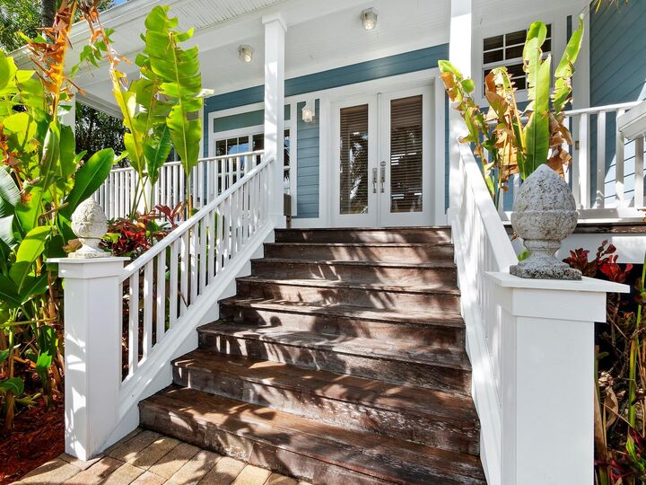 Property Photo: 525 Norton Street FL 34228