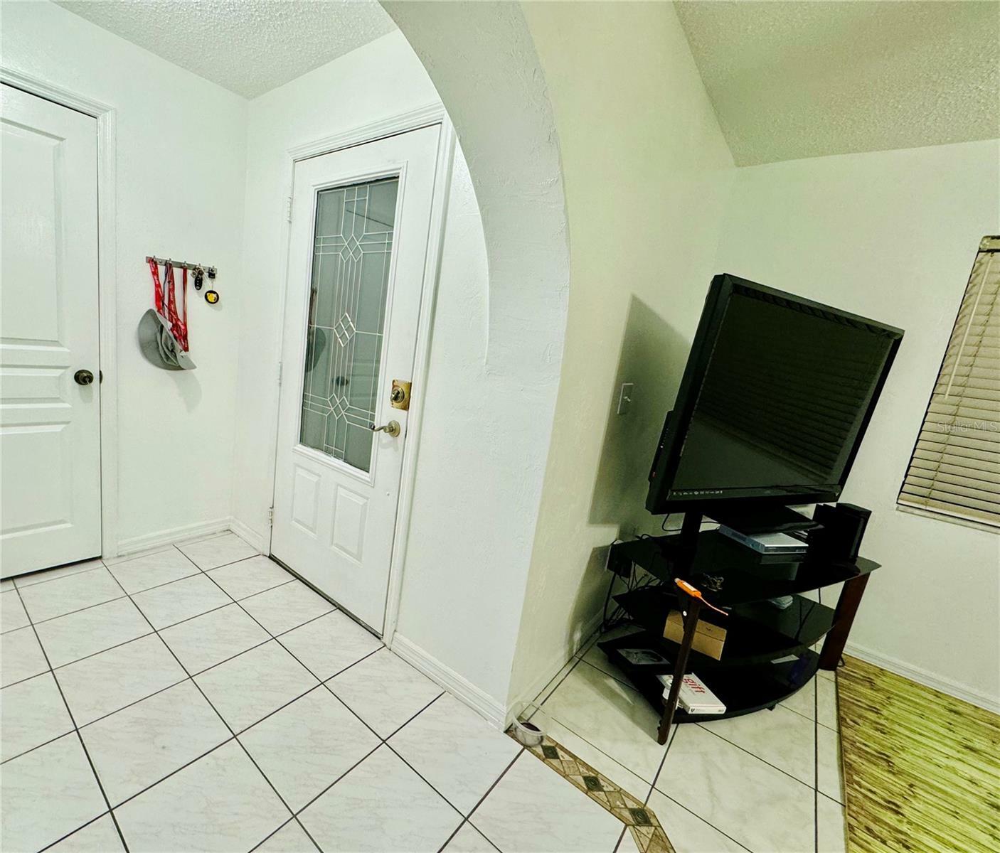 Property Photo: 910 Big Tree Road 304 FL 32119