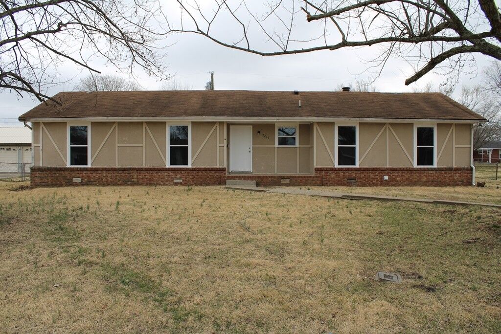 Property Photo: 2241 Robin Dr TN 37042