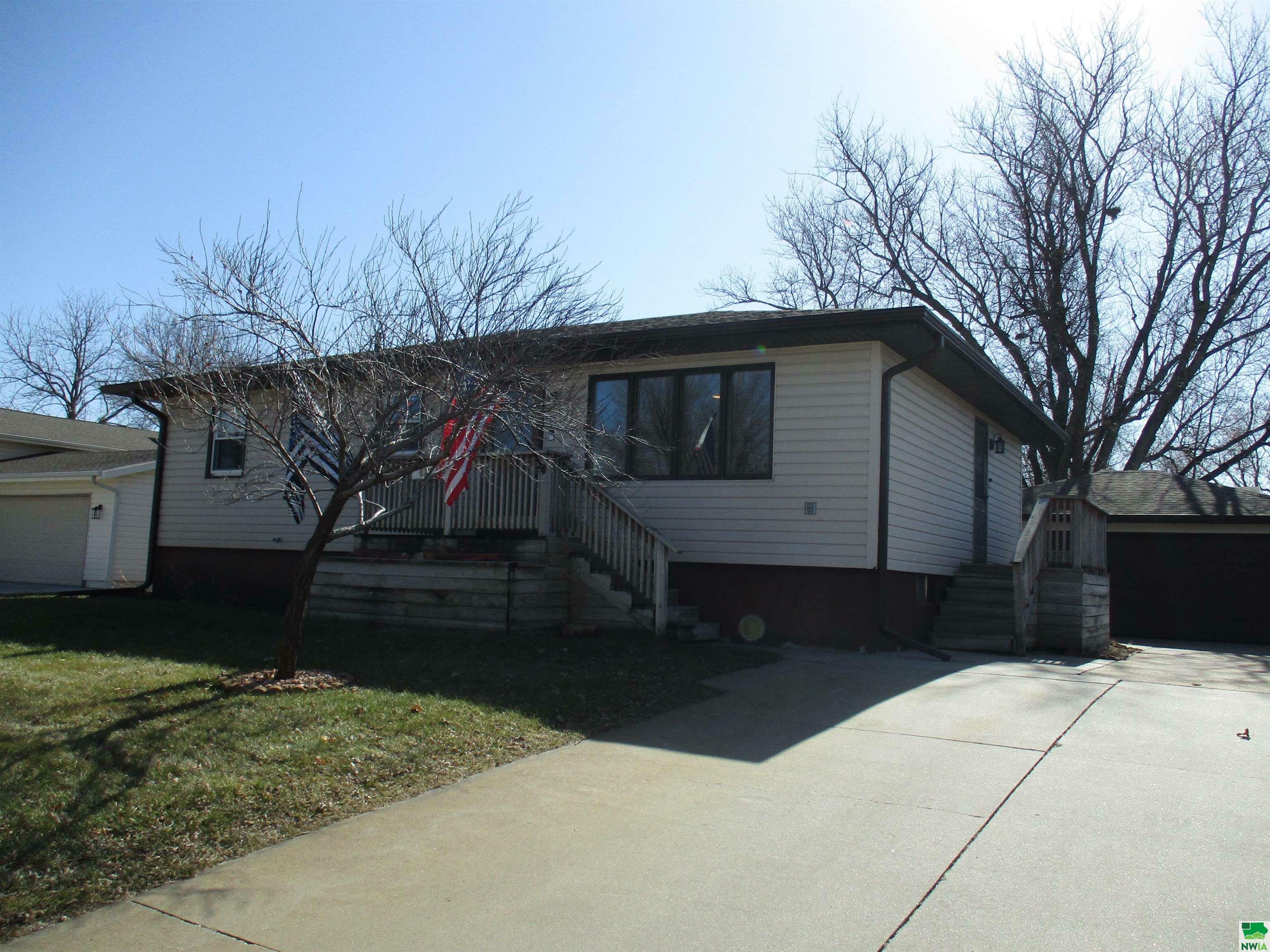 Property Photo:  812 N Shannon Dr  IA 51055 