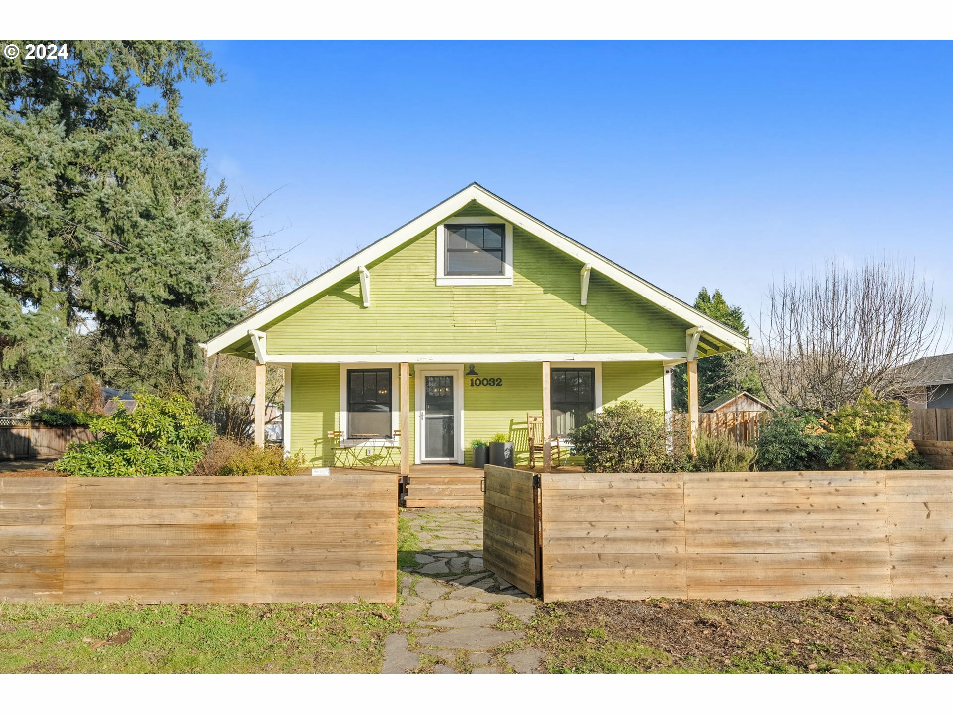 Property Photo:  10032 SE 70th Ave  OR 97222 