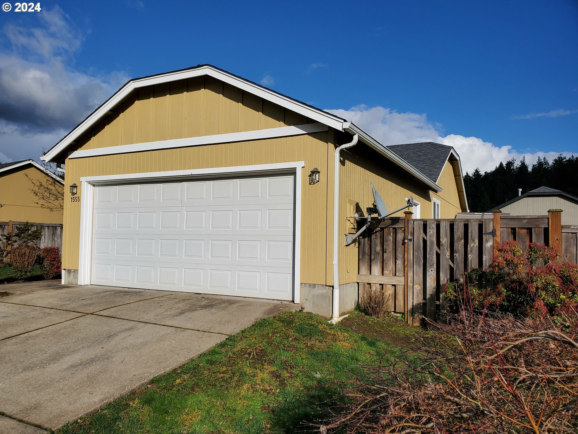 Property Photo:  1555 S 57th Pl  OR 97478 