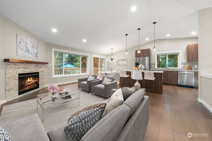 Property Photo:  15258 Dayton Avenue N  WA 98133 