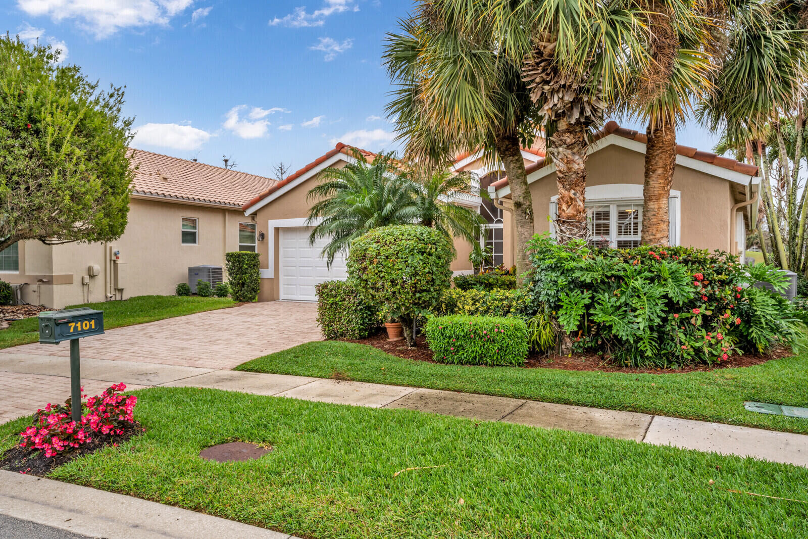 Property Photo:  7101 Haviland Circle  FL 33437 