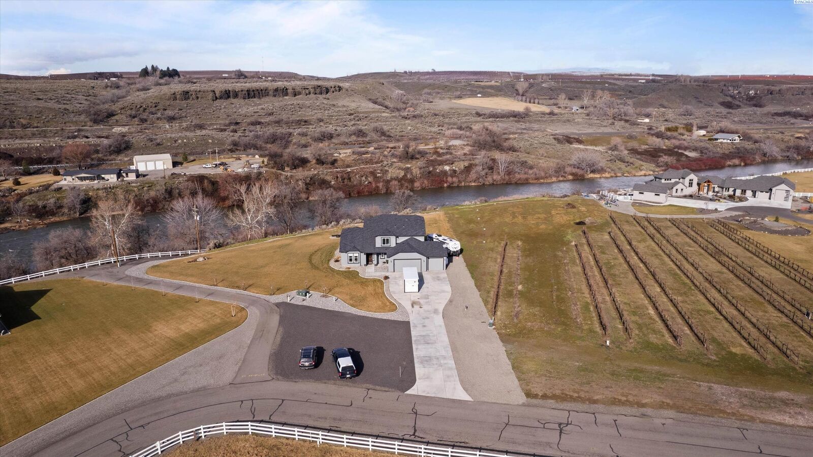 Property Photo:  68404 W Island View  WA 99350 