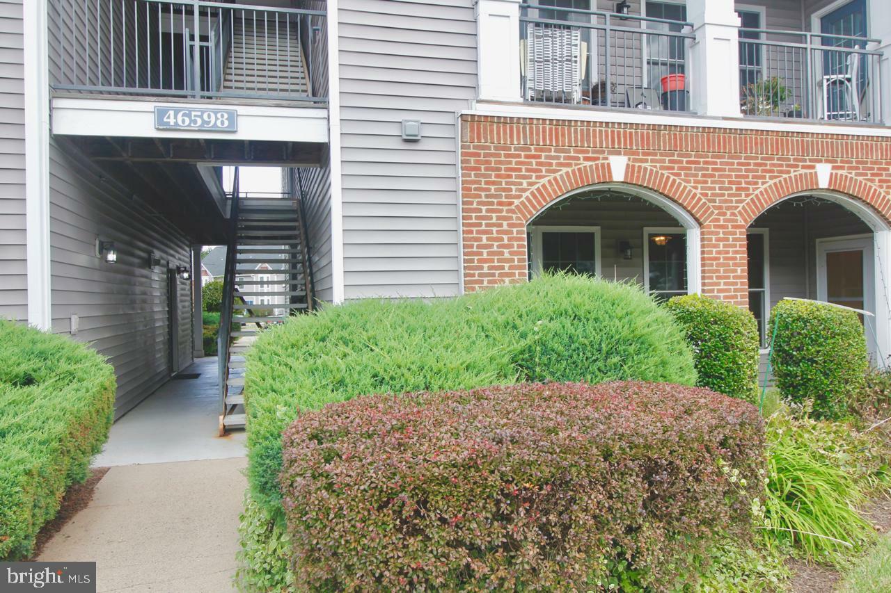 Property Photo: 46598 Drysdale Terrace 101 VA 20165