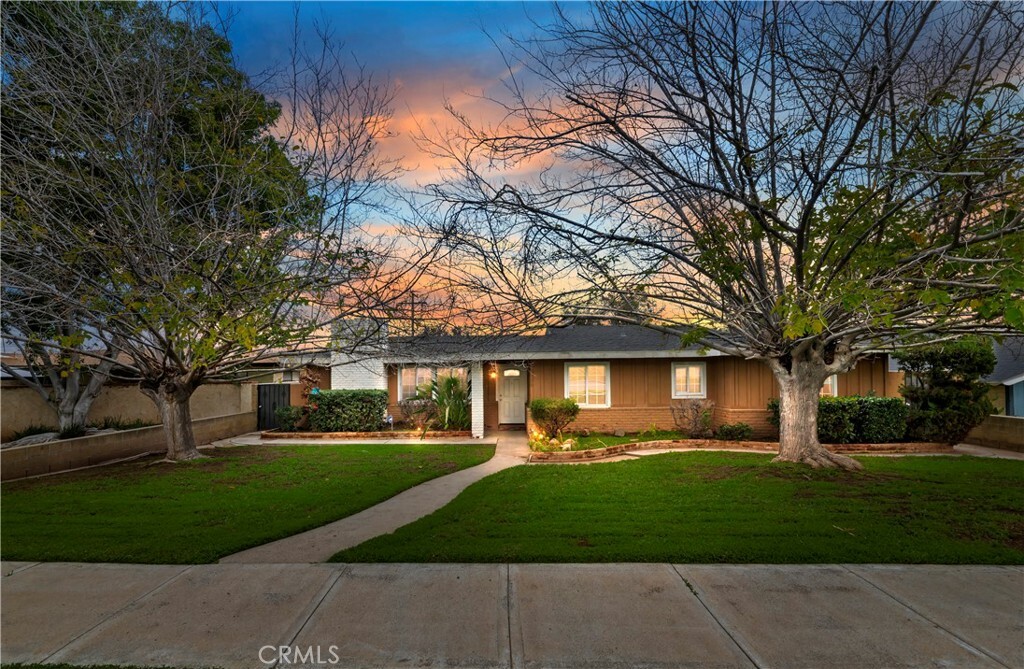 Property Photo:  109 W Rancho Road  CA 92882 