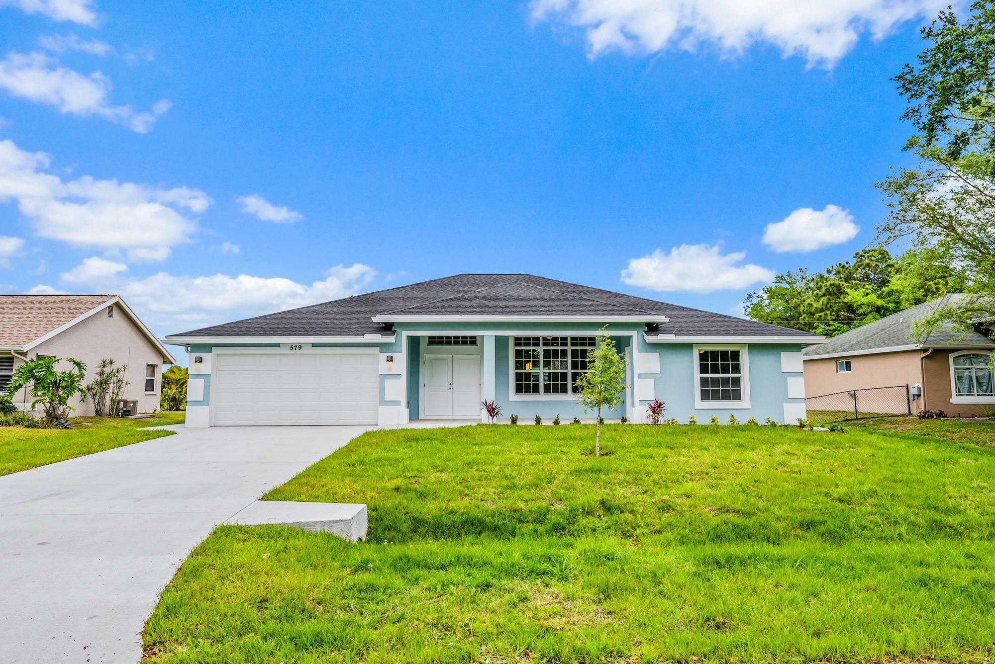 Property Photo:  579 NW Azine Avenue  FL 34983 