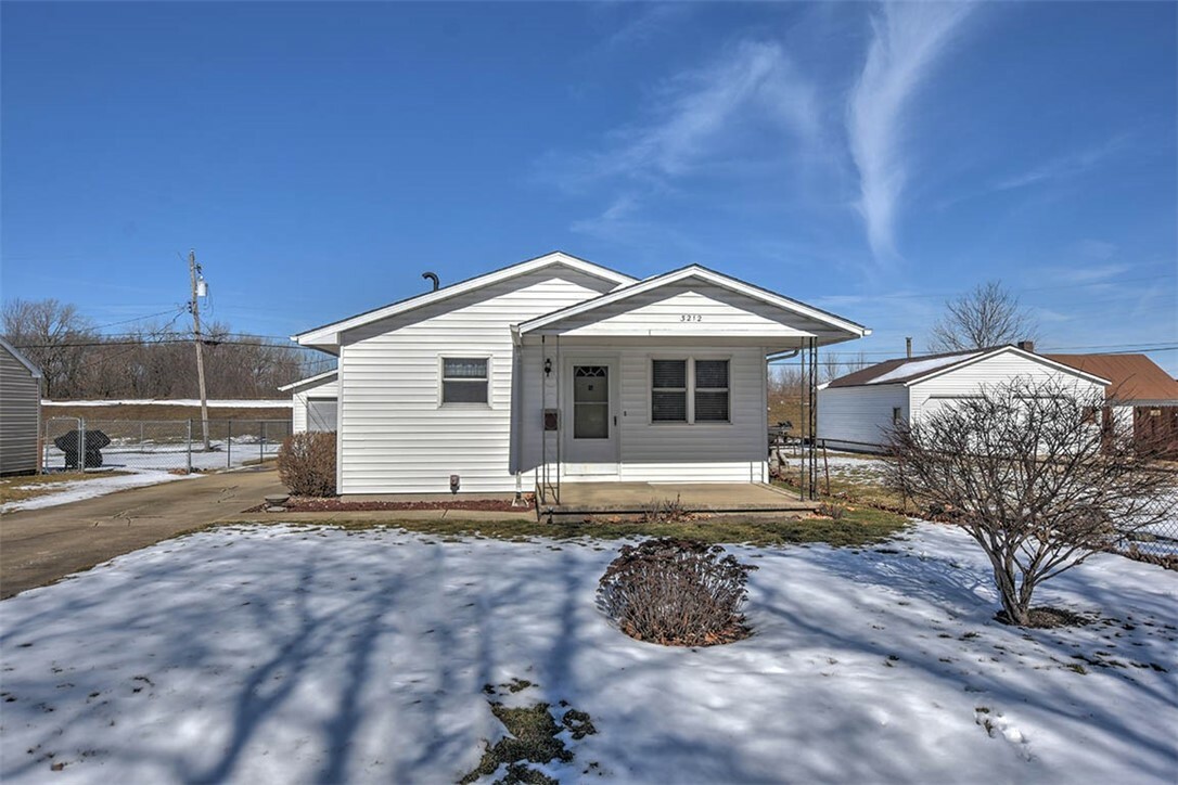 Property Photo:  3212 E Harrison Avenue  IL 62526 