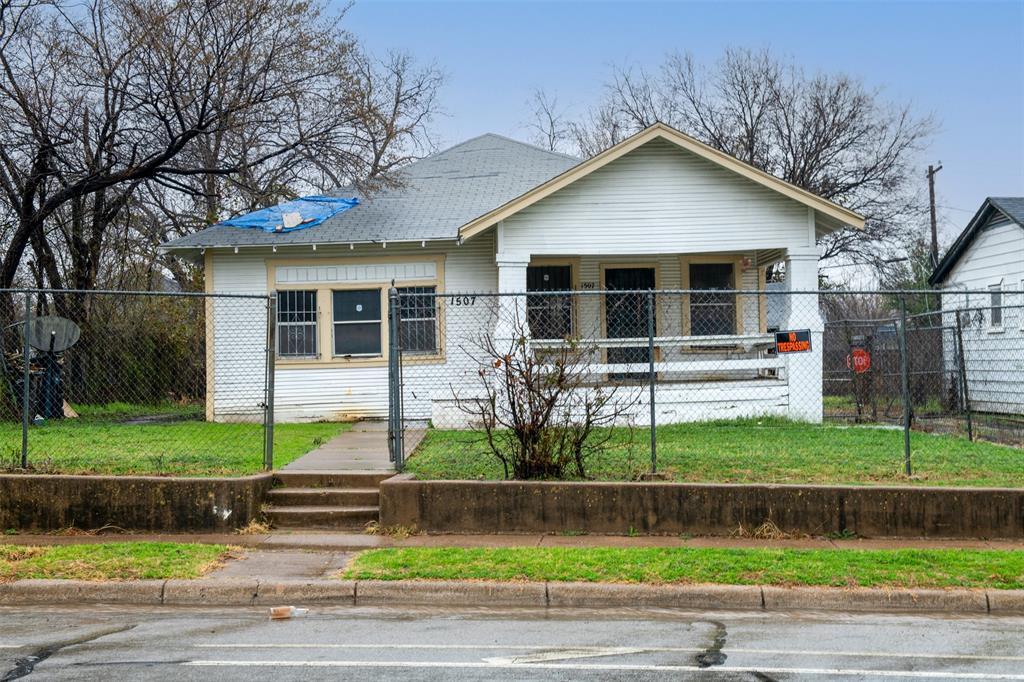 Property Photo:  1507 E Maddox Avenue  TX 76104 