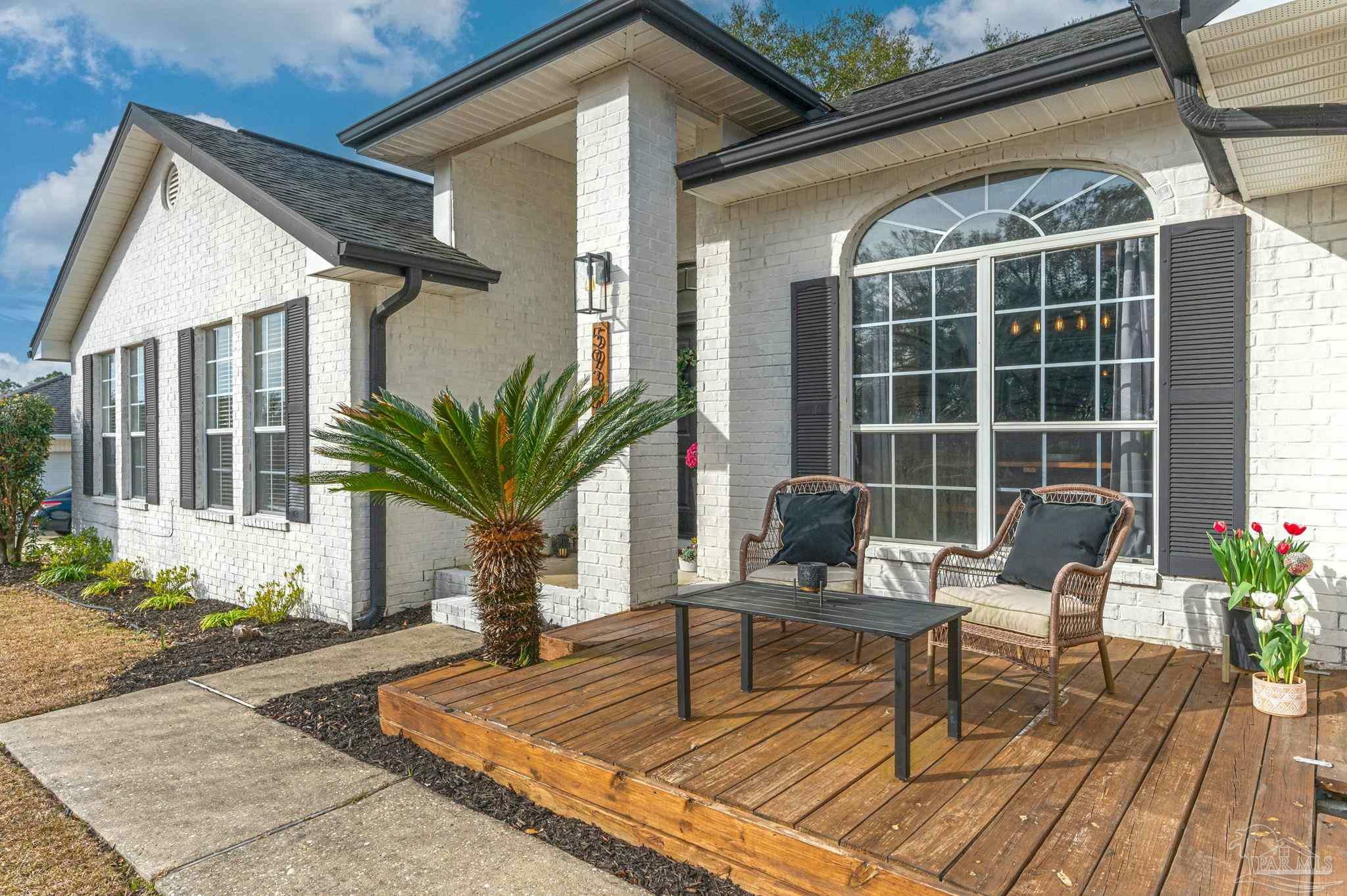 Property Photo: 5938 Ridgeview Dr FL 32570