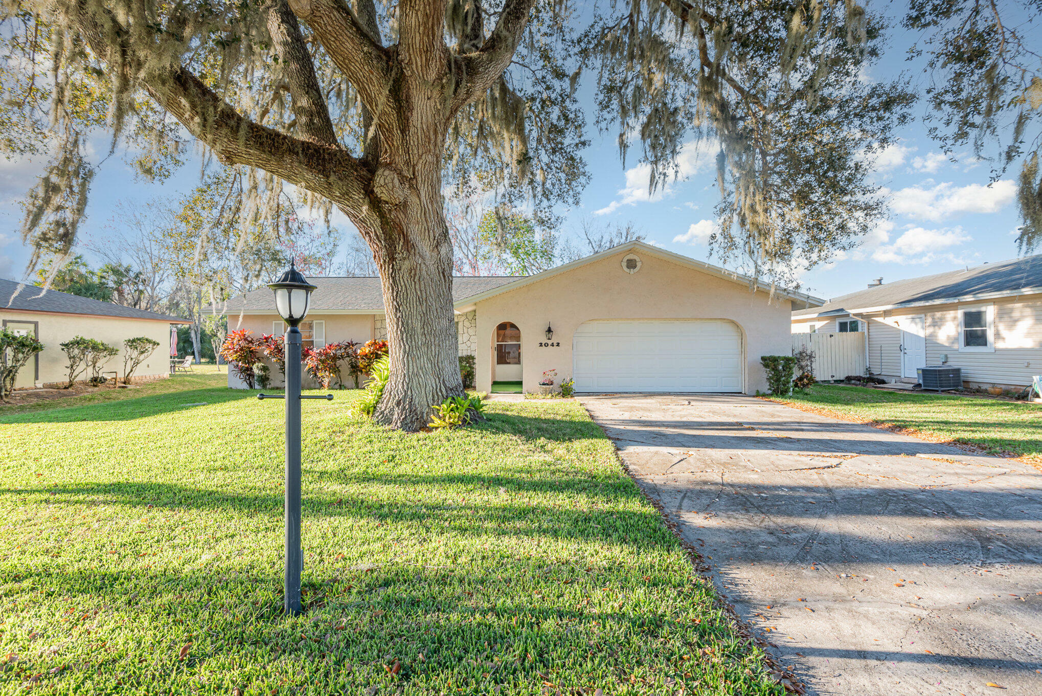 Property Photo:  2042 King Richard Drive  FL 32796 