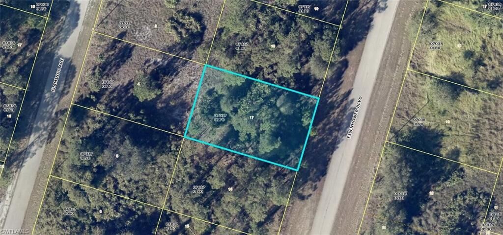 Property Photo: 542 Eisenhower Blvd FL 33974