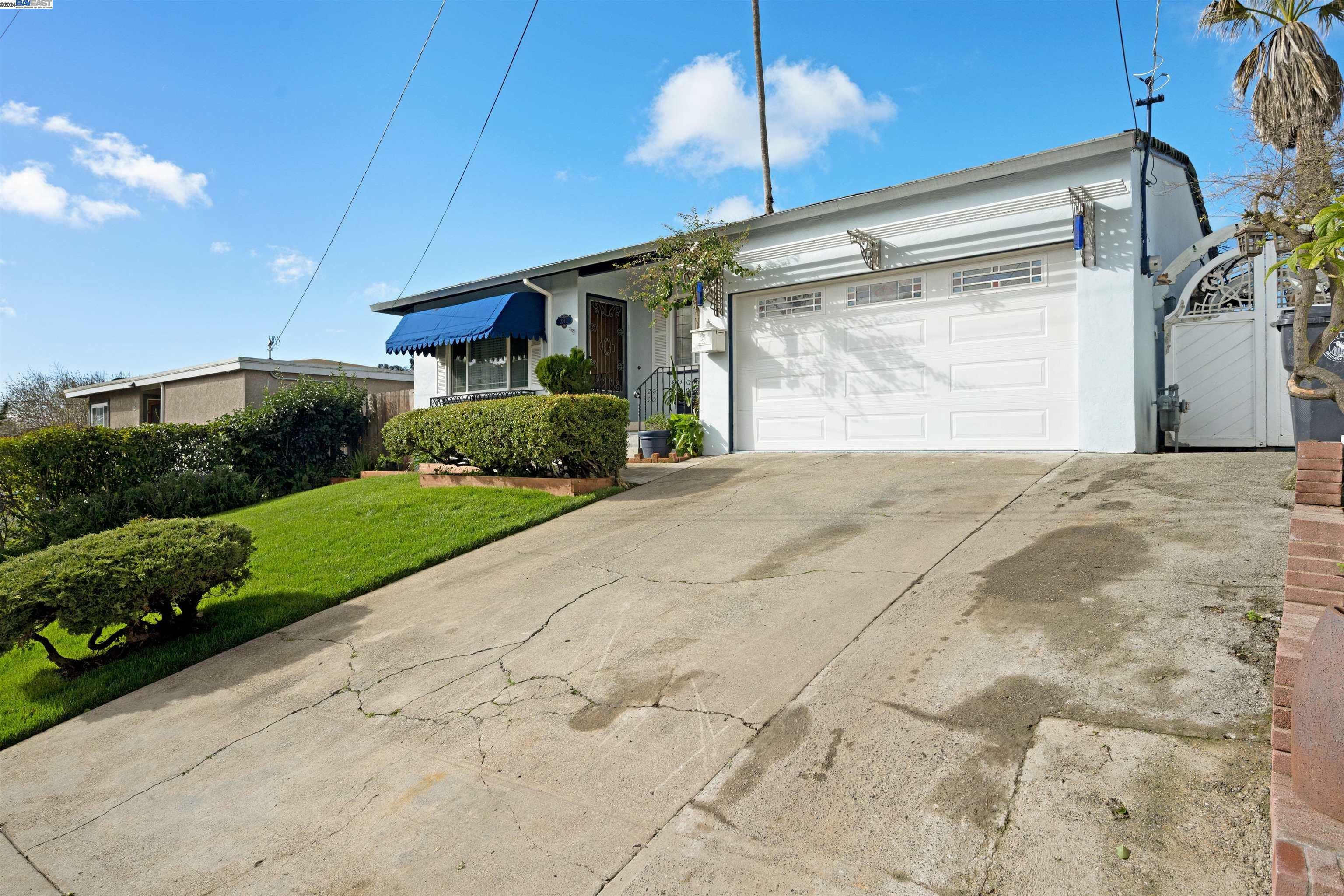 Property Photo:  22611 Sierra Ave  CA 94541 